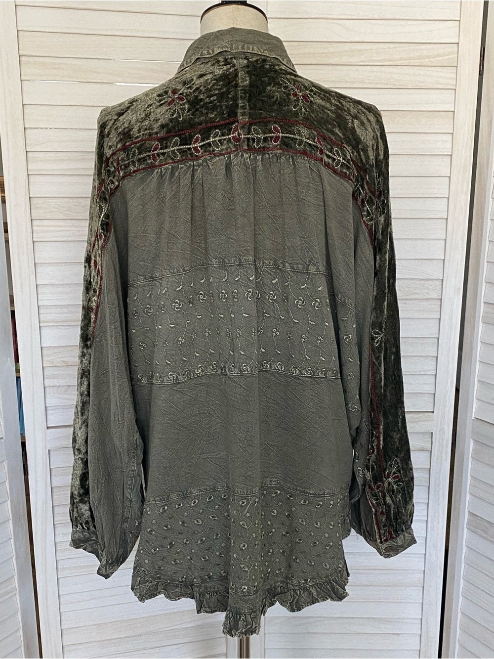 Young Threads Boho Velvet Embroidered Olive Green Button-Down Blouse SZ L NWT - Picture 8 of 15